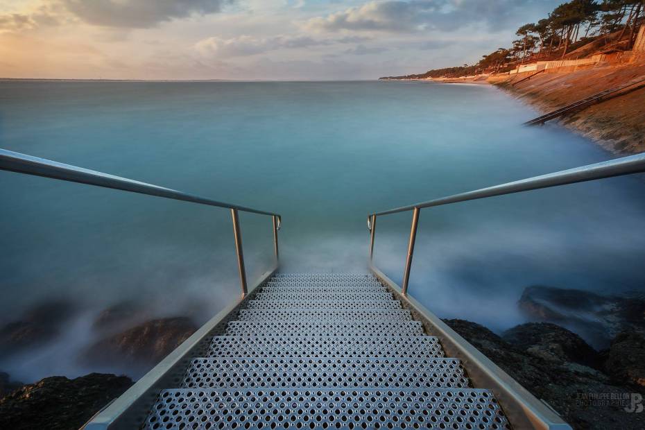 L'escalier en inox plongeant vers l'inconnu (pose longue)